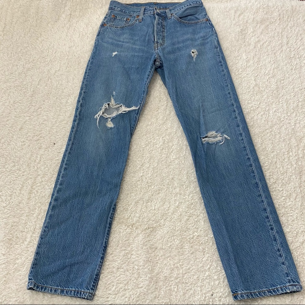 Levi’s 501 Womens Jeans 25. Distressed.